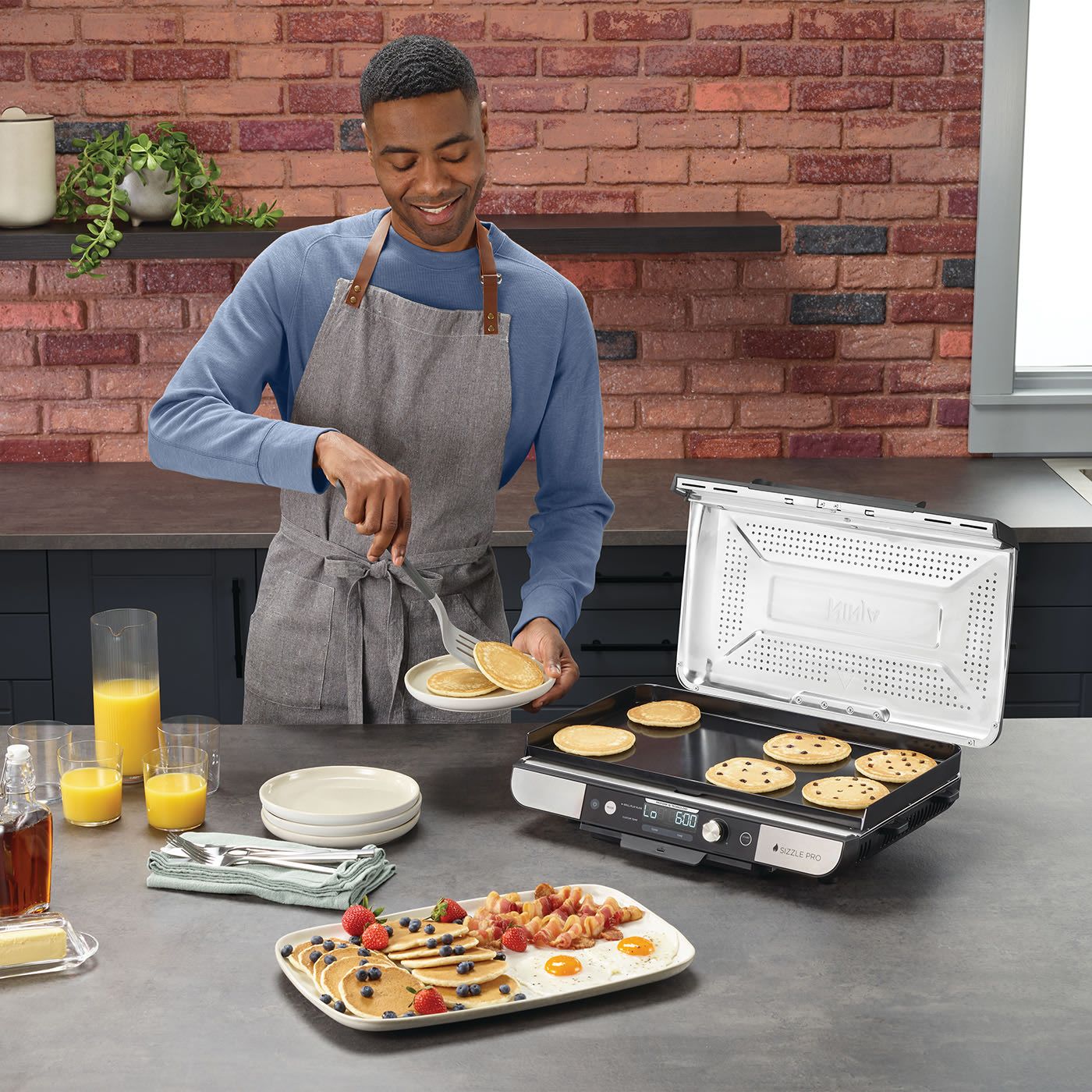 Ventilated lid reduces smoke and splatters